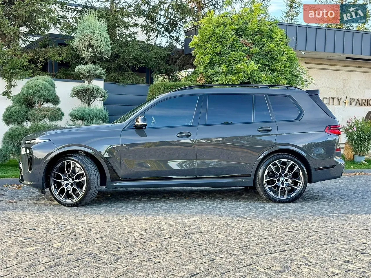BMW X7 2025 photo 4