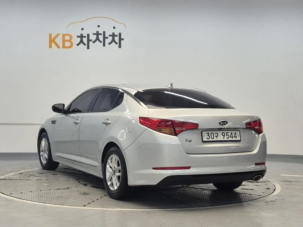 Kia K5 2011 photo 2