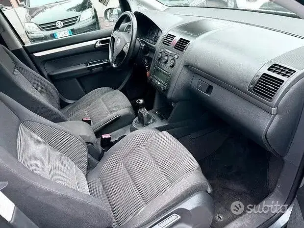 Volkswagen Touran 2006 photo 4