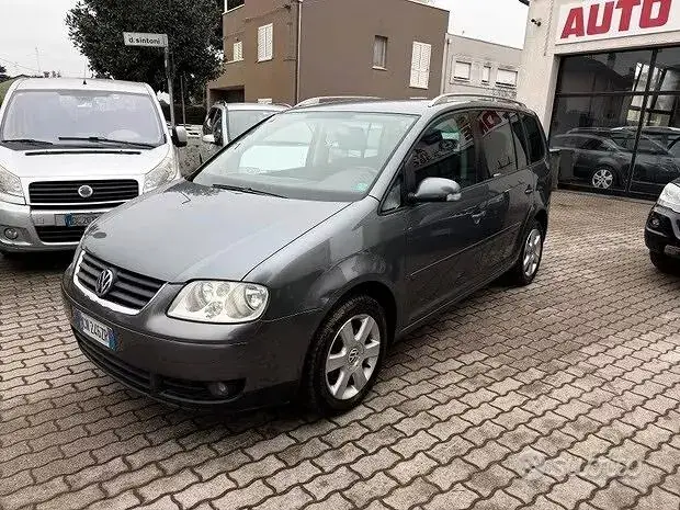 Volkswagen Touran 2006 photo 2