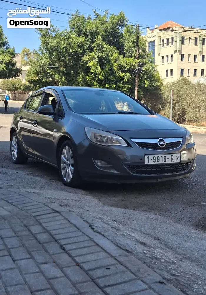 Opel Astra 2012 photo 4