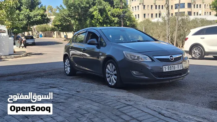 Opel Astra 2012 photo 3