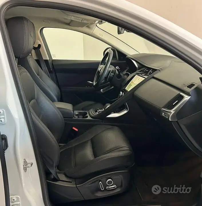 Jaguar E-Pace 2022 photo 3