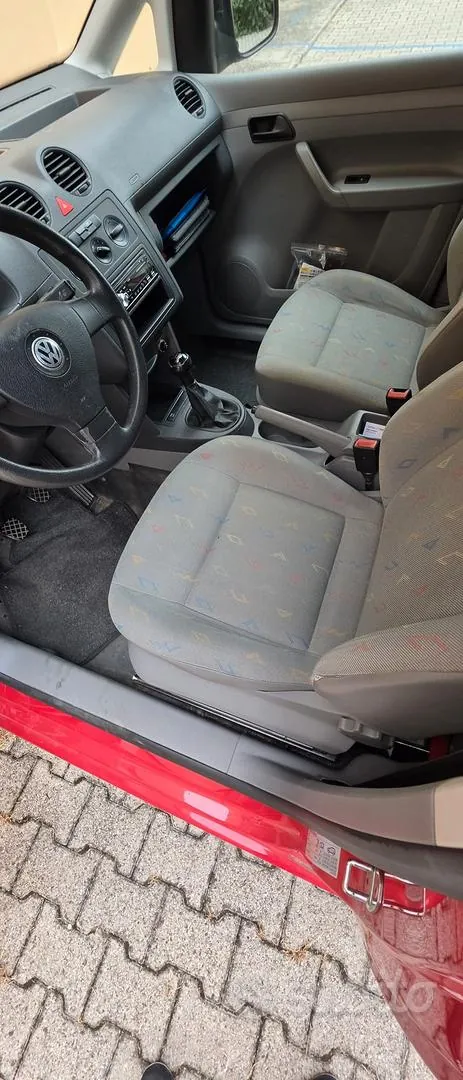 Volkswagen Caddy Maxi 2010 photo 3
