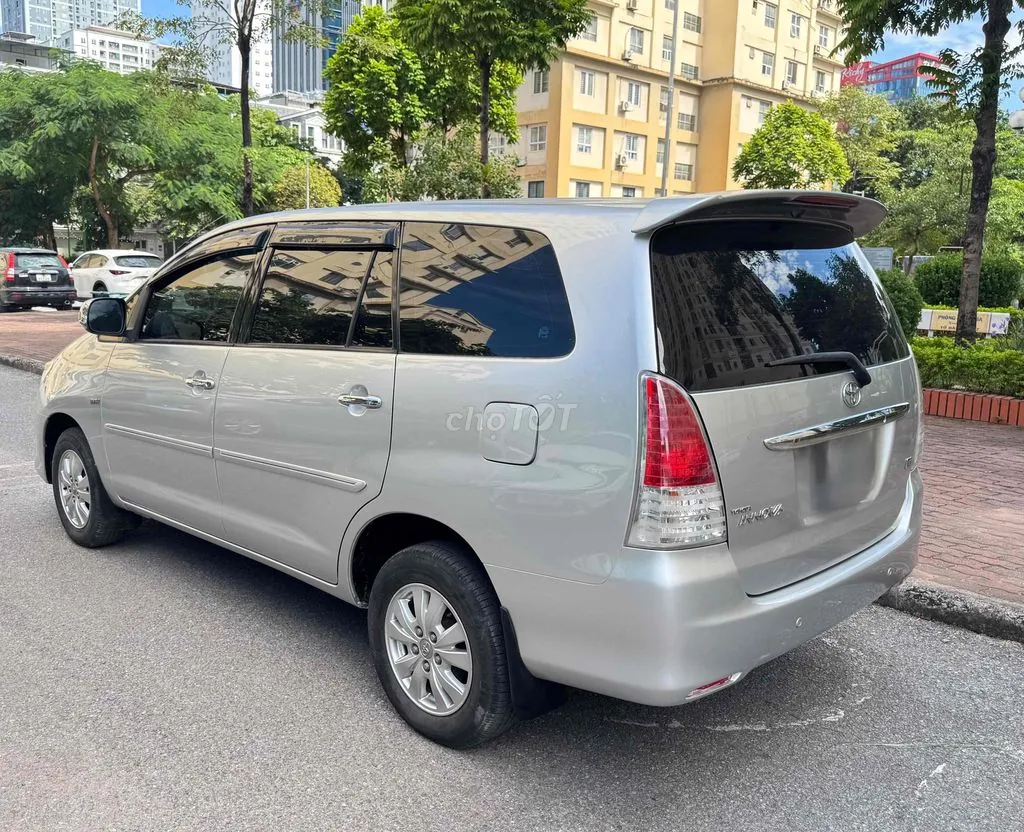 Toyota Innova 2011 photo 5