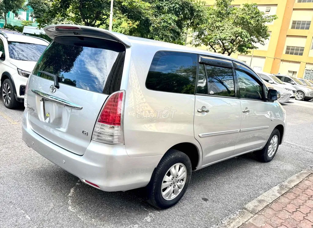 Toyota Innova 2011 photo 3