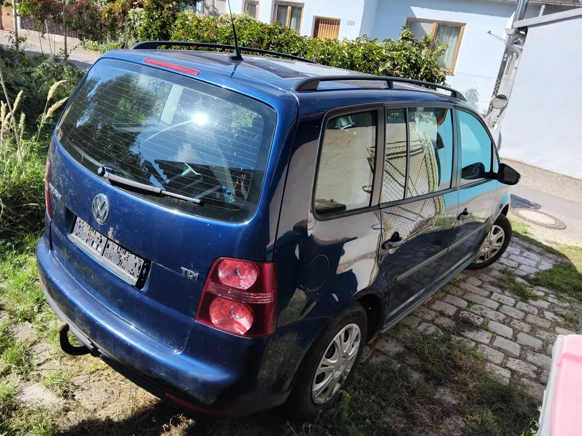 Volkswagen Touran 2009 photo 2