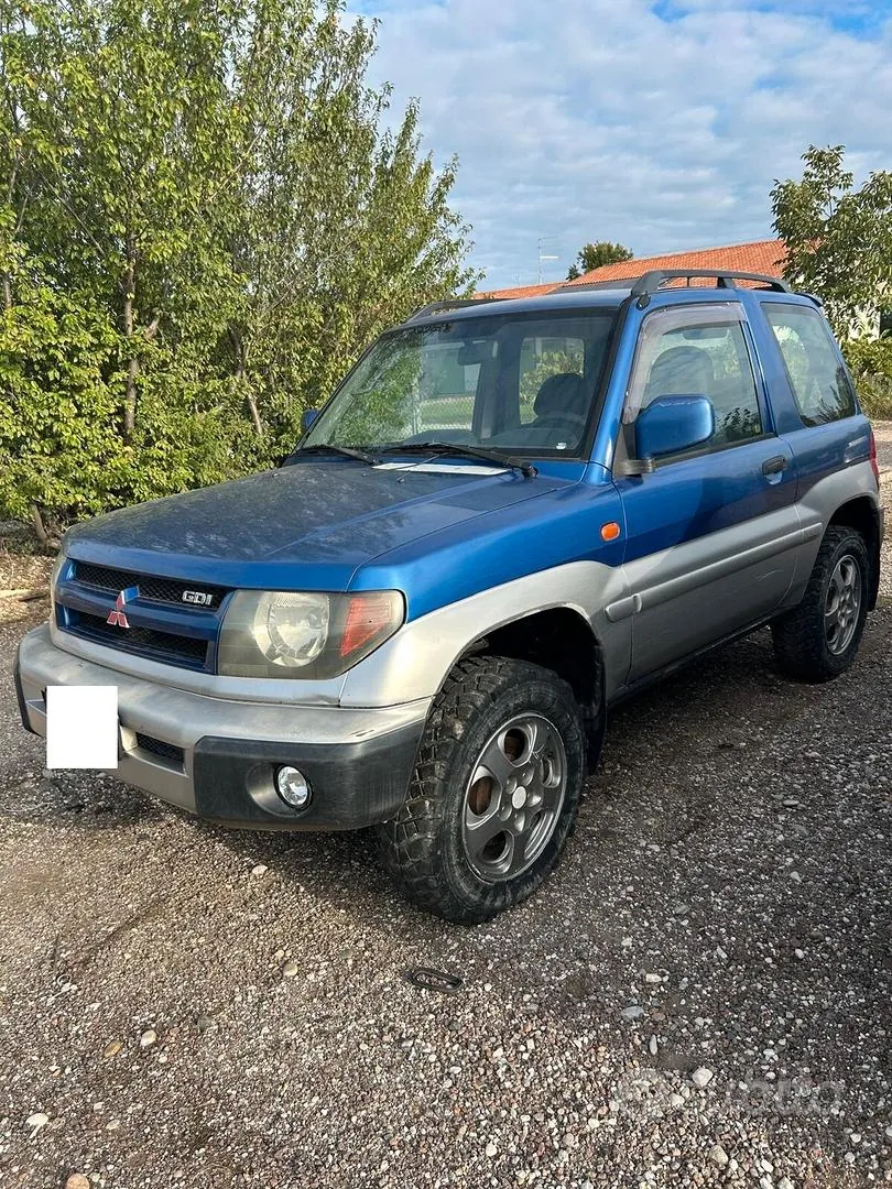 Mitsubishi Pajero 2001 photo 2