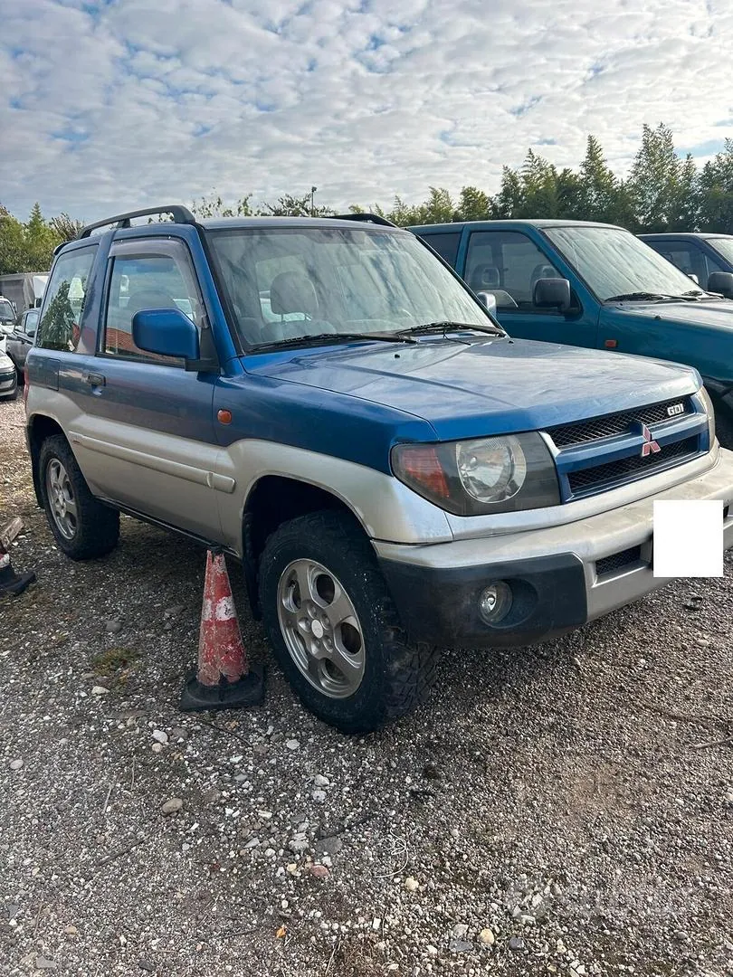 Mitsubishi Pajero 2001 photo 3
