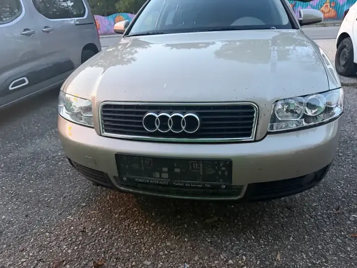 Audi A4 2003 photo 2