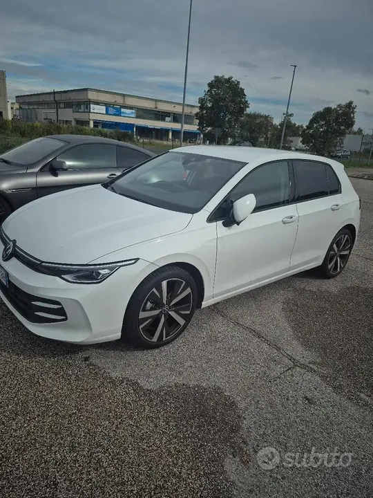 Volkswagen Golf 2024 photo 2