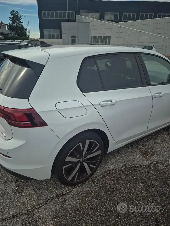 Volkswagen Golf 2024 photo 4