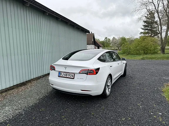 Tesla Model 3 2021 photo 2