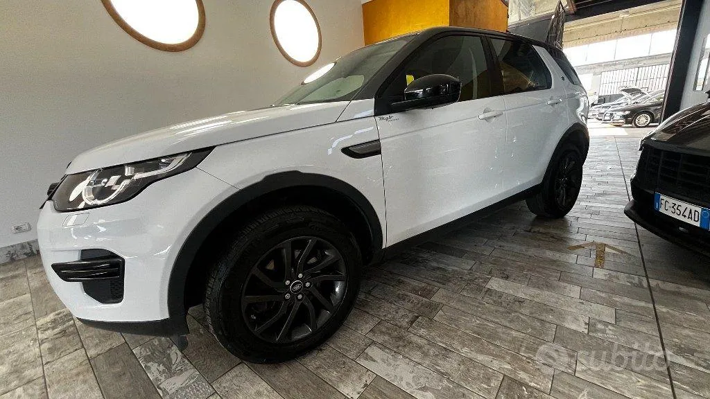 Land Rover Discovery Sport 2018 photo 3
