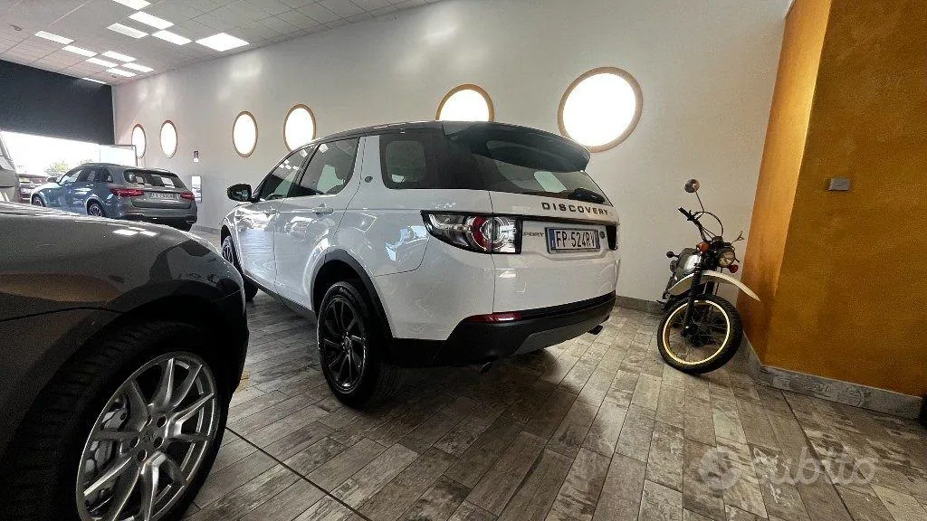 Land Rover Discovery Sport 2018 photo 4