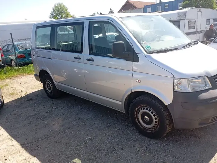 Volkswagen T5 2009 photo 2