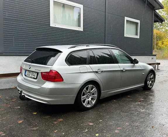 BMW 320D 2010 photo 3