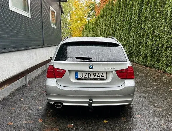 BMW 320D 2010 photo 4