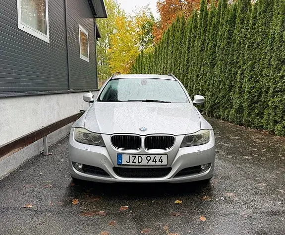 BMW 320D 2010 photo 2