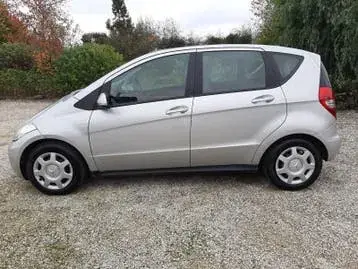 Mercedes-Benz A 180 2009 photo 2