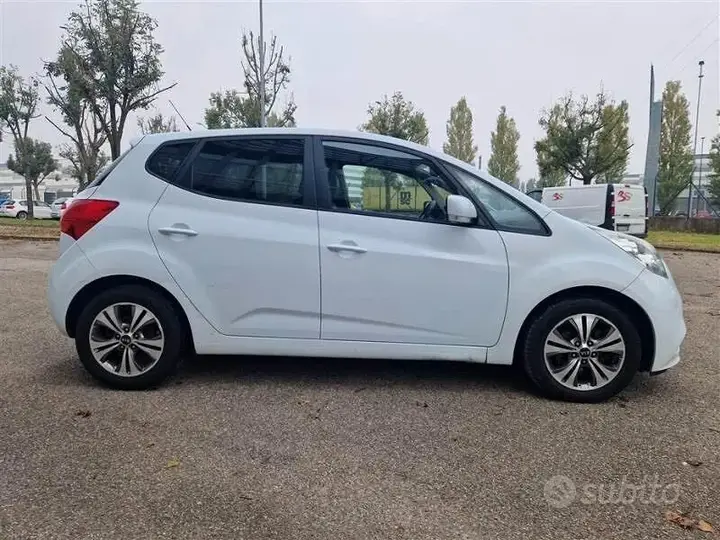Kia Venga 2015 photo 5