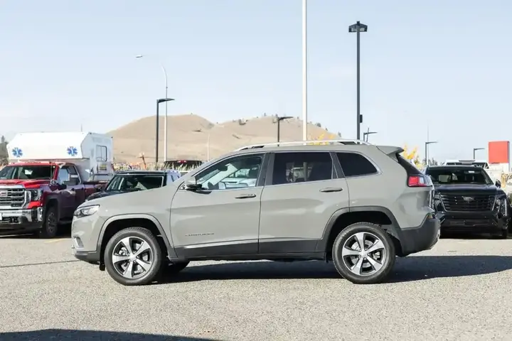 Jeep Cherokee 2019 photo 3