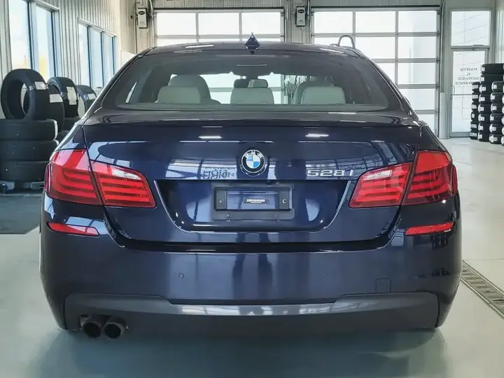 BMW 5 Series 2012 photo 4
