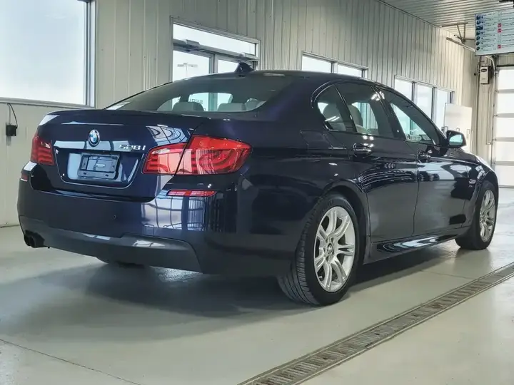 BMW 5 Series 2012 photo 3