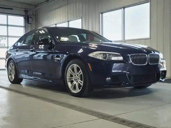 BMW 5 Series 2012 photo 2
