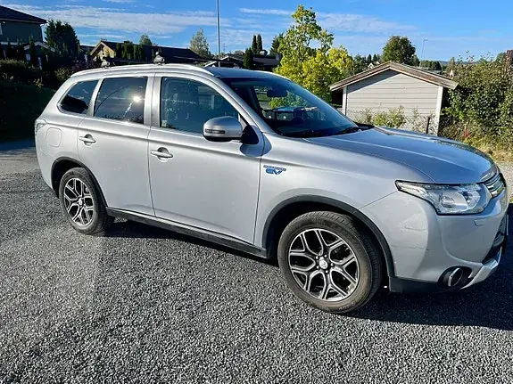 Mitsubishi Outlander 2016 photo 2