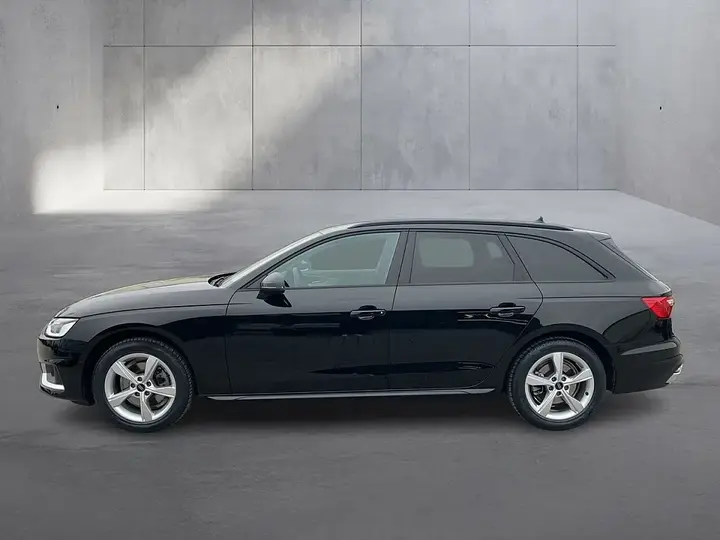 Audi A4 Avant 2024 photo 2