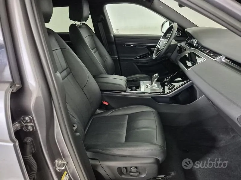 Land Rover Range Rover Evoque 2022 photo 3