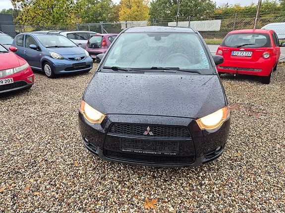 Mitsubishi Colt 2010 photo 2