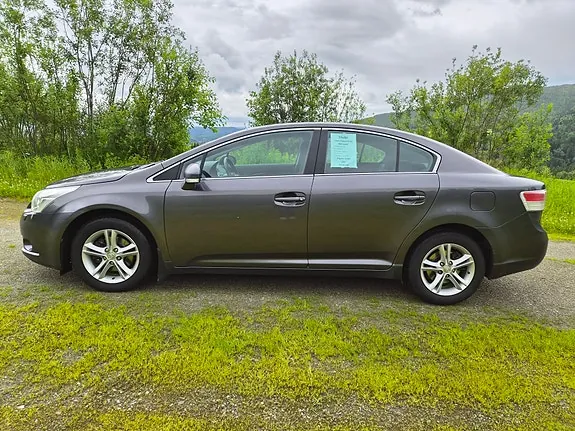 Toyota Avensis 2009 photo 2