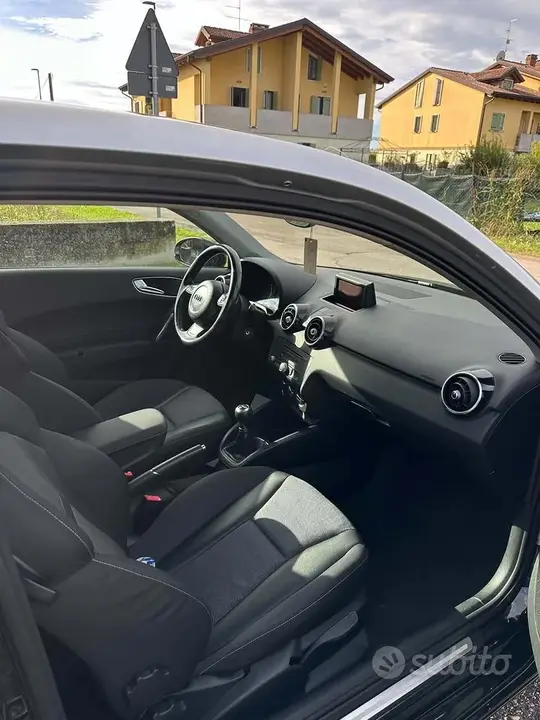 Audi A1 2011 photo 2