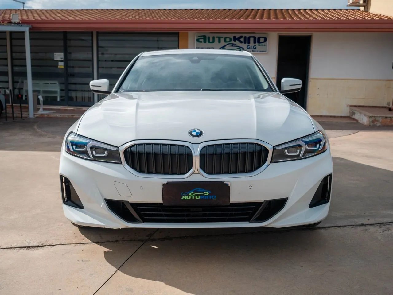 BMW 320D 2024 photo 2