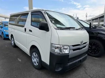 Toyota Hiace 2020 photo 2
