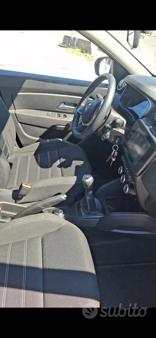 Dacia Duster 2022 photo 2