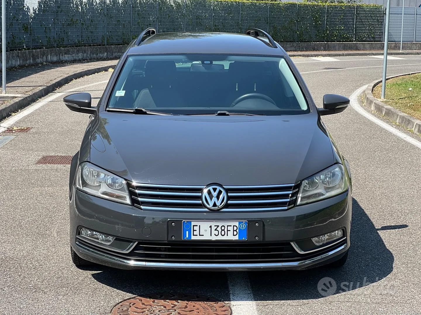 Volkswagen Passat 2011 photo 2