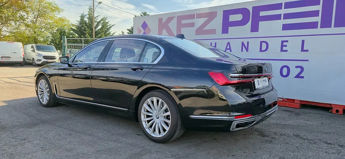 BMW 7 Series 2021 photo 2