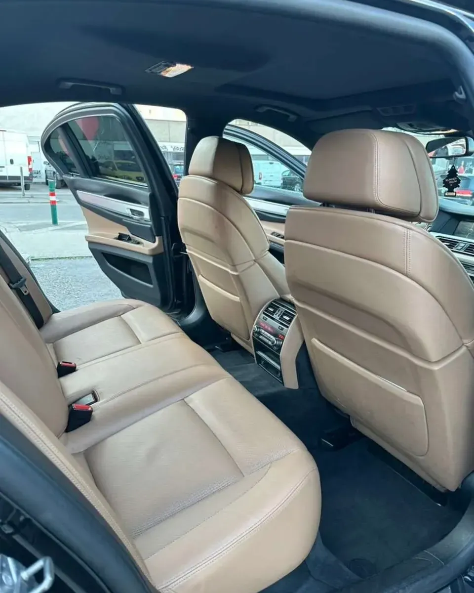 BMW 7 Series 2011 photo 3
