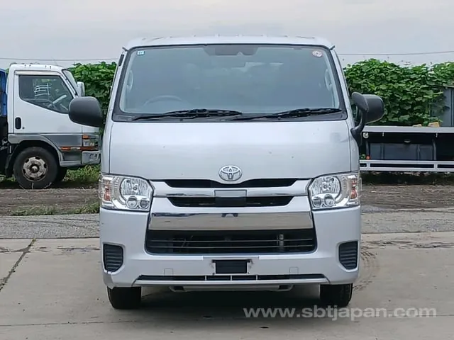 Toyota Hiace 2018 photo 2