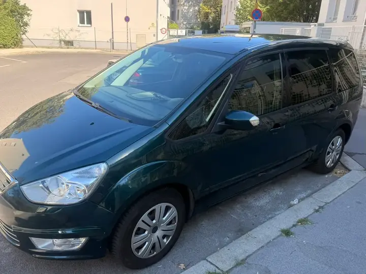 Ford Galaxy 2009 photo 2