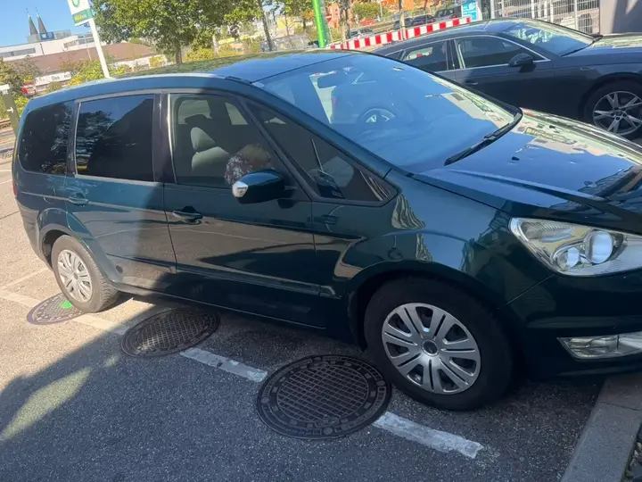 Ford Galaxy 2009 photo 3