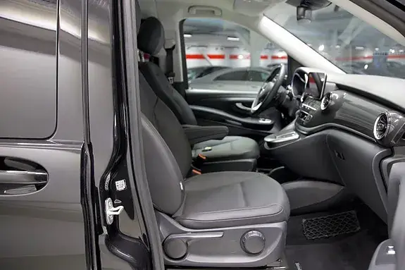 Mercedes-Benz Eqv300 2025 photo 2