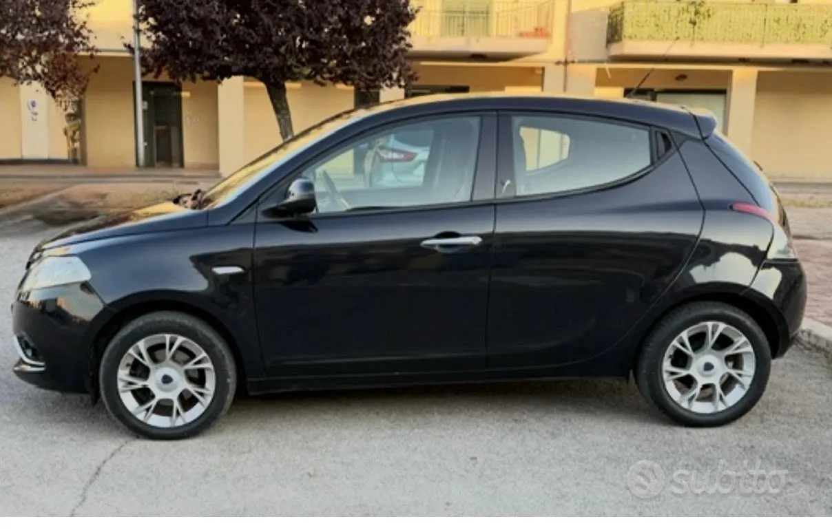 Lancia Ypsilon 2017 photo 2