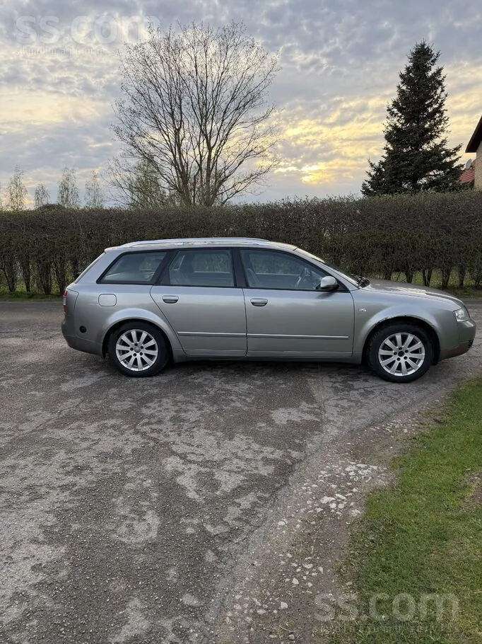Audi A4 2004 photo 2