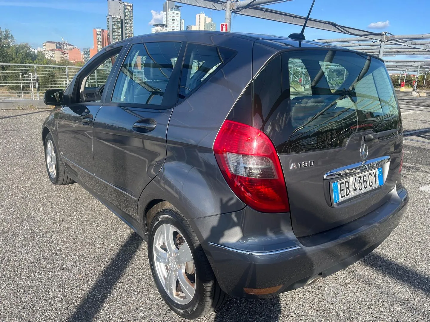 Mercedes-Benz A 180 2010 photo 3