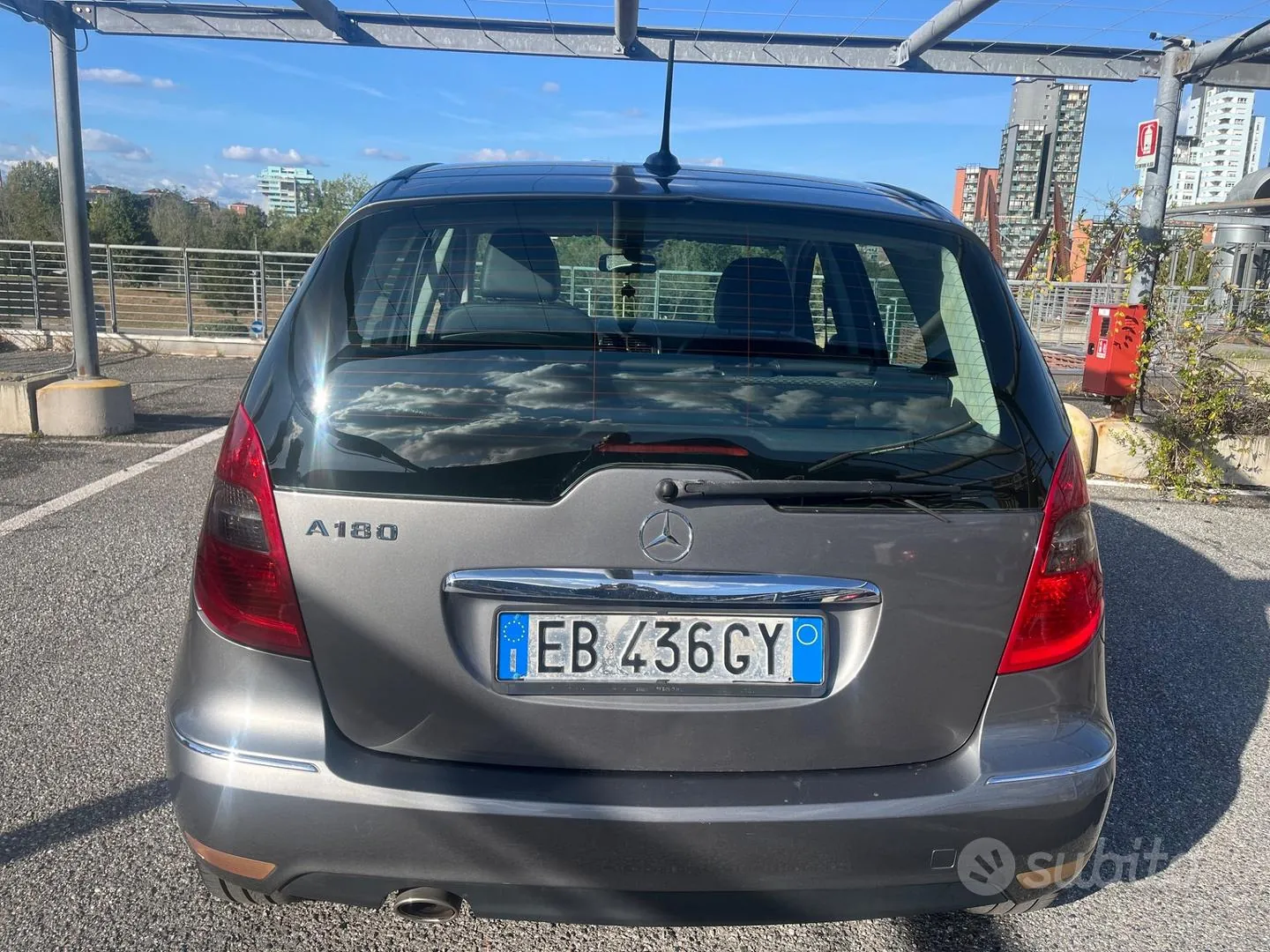 Mercedes-Benz A 180 2010 photo 2
