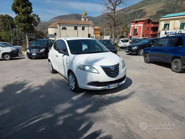 Lancia Ypsilon 2011 photo 2